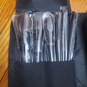 Arbonne Black 6 Brushes +make Up Bag